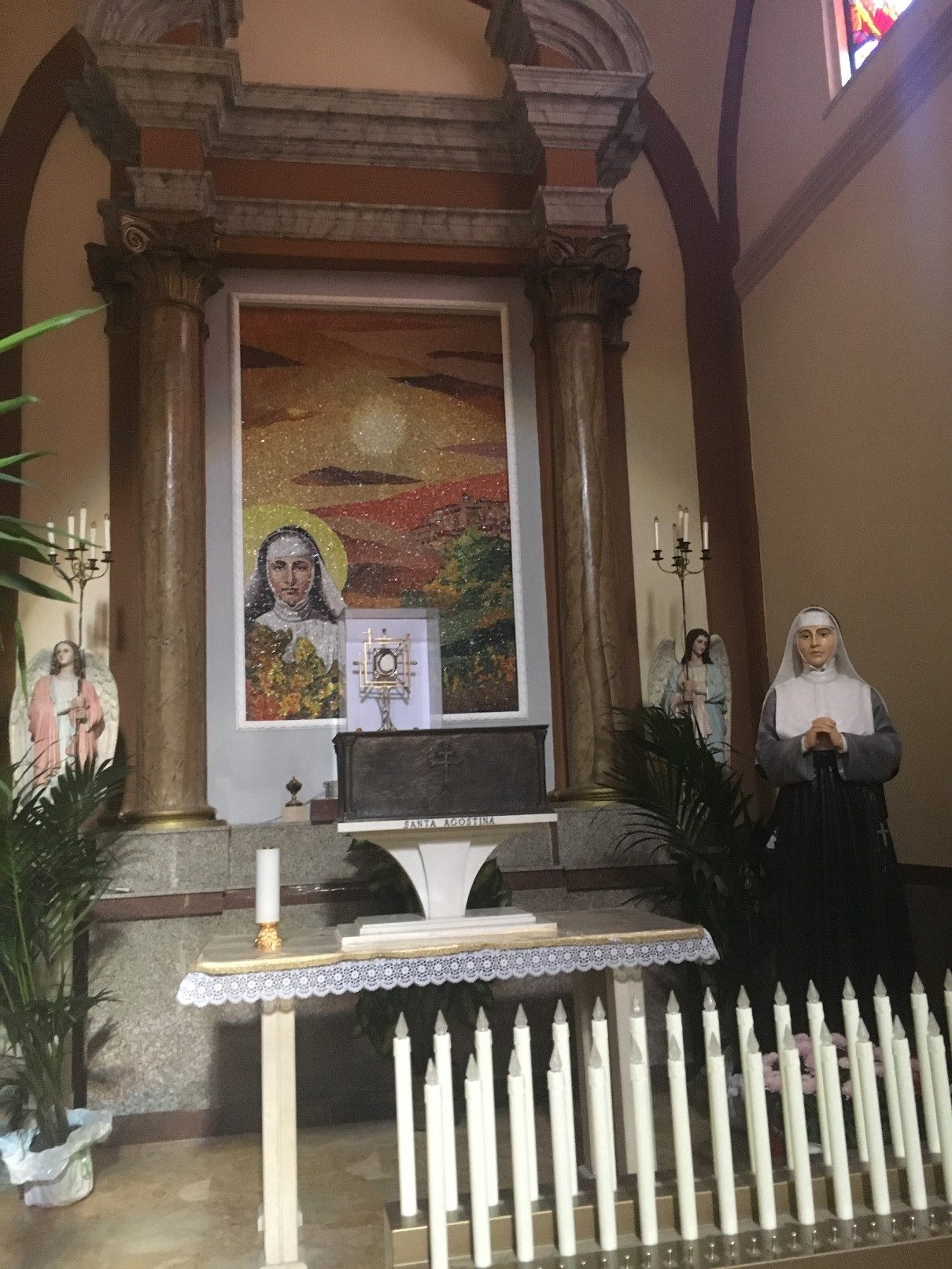 Agostina Pietrantoni's tomb (3).jpg
